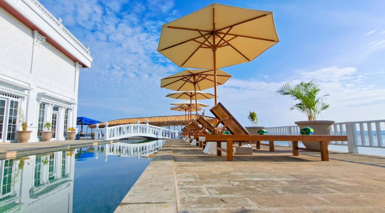 Gili Beachfront Suites กีลีตราวางัน ภายนอก รูปภาพ
